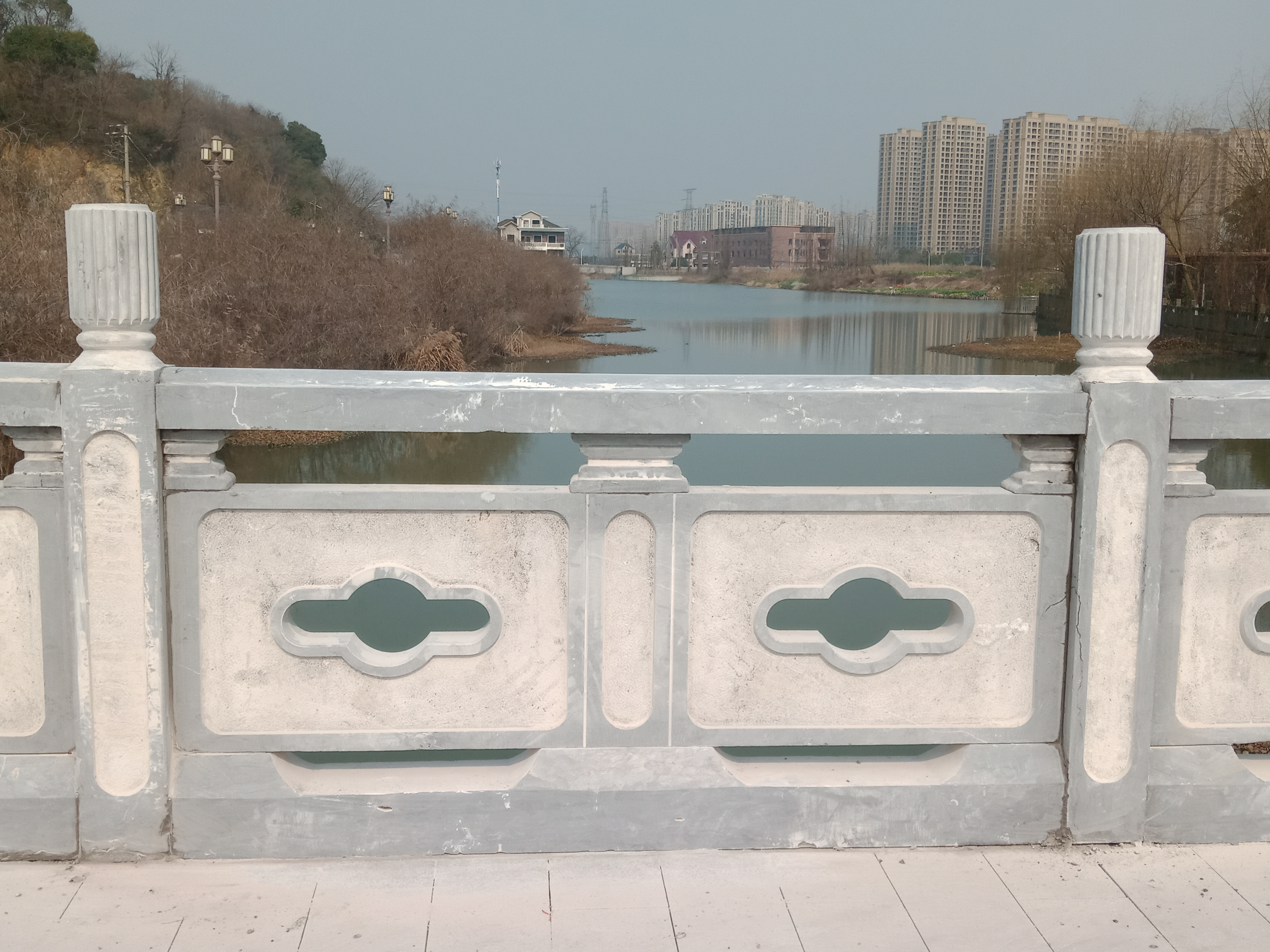 如何处理大理石栏杆中的黑缝？
