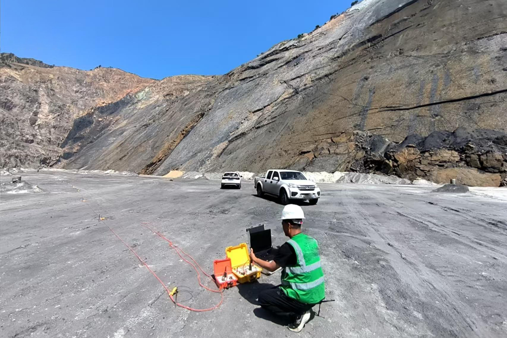 工业渣场防渗层完整性检测